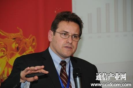 IBMϵycƼȫCN۸Paulo Carvaoڴ}v 